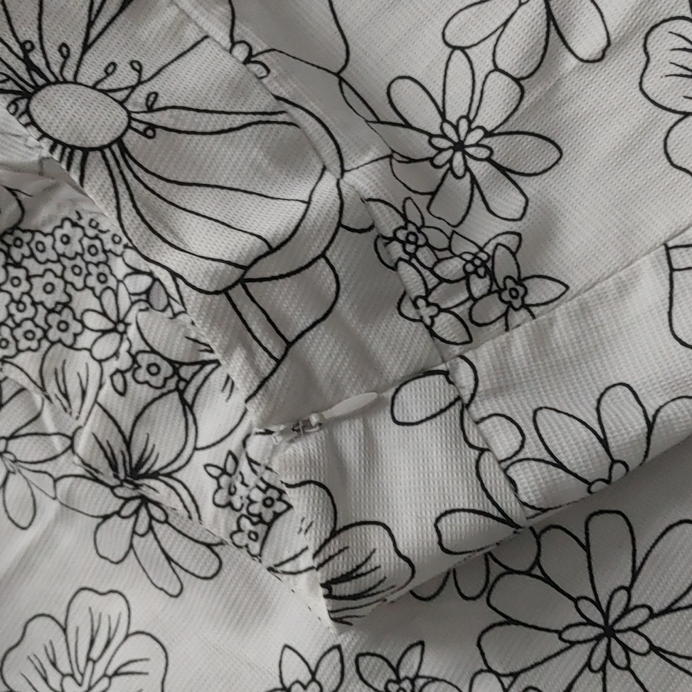 Women's Size 16 Versailles White Mini Skirt With Black Outlined Flowers Y2K - Picture 6 of 12